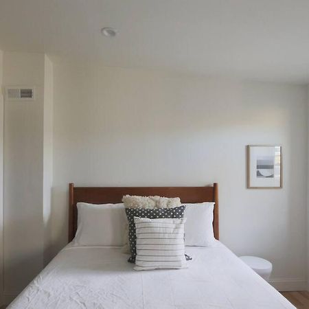 Large 2 Bdr With Deck Hosted By Stayrafa Philadelphia Exterior foto