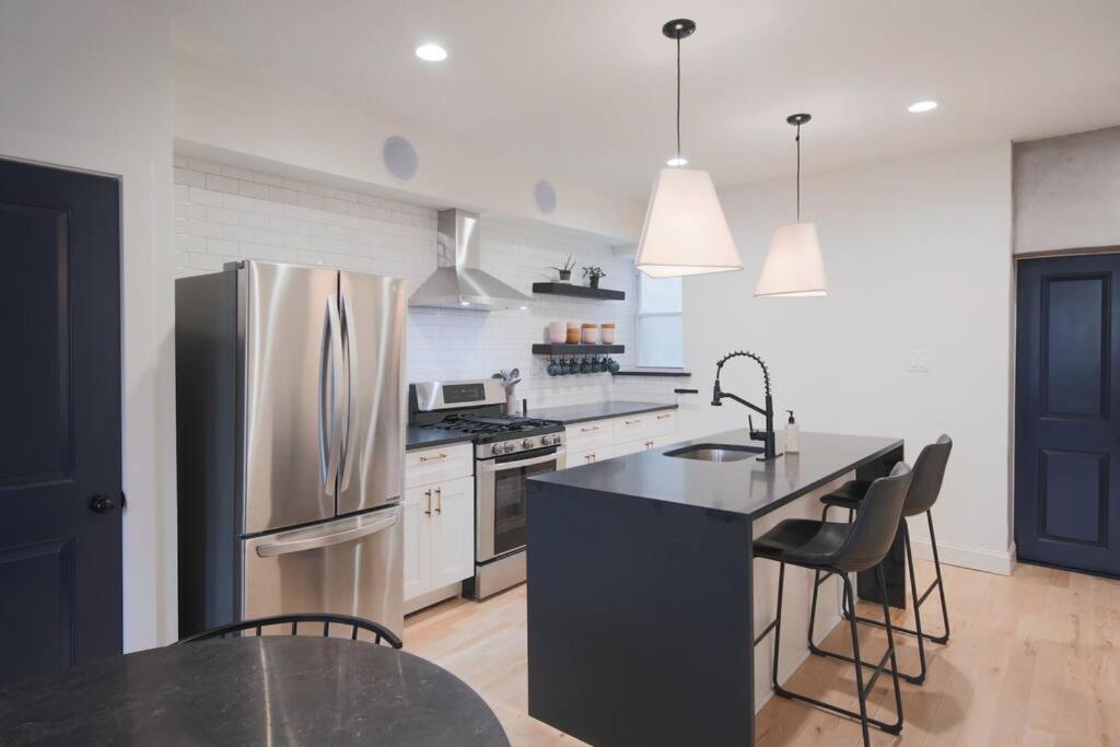 Large 2 Bdr With Deck Hosted By Stayrafa Philadelphia Exterior foto